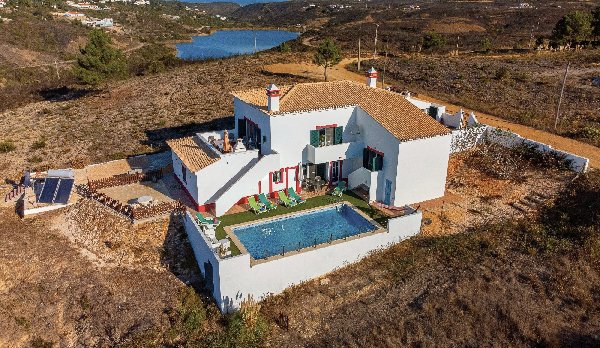 Casa de férias Karneville com piscina privada, Aljezur, Oeste Algarve